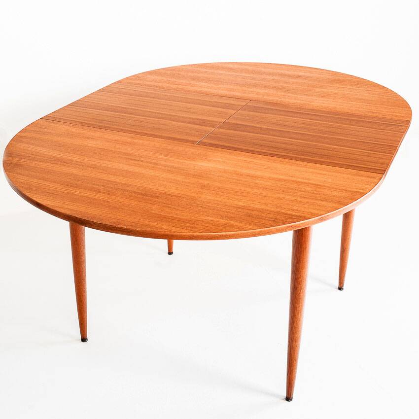 Table ronde/ovale de style scandinave av rallonge. Bois de teck. France, 60