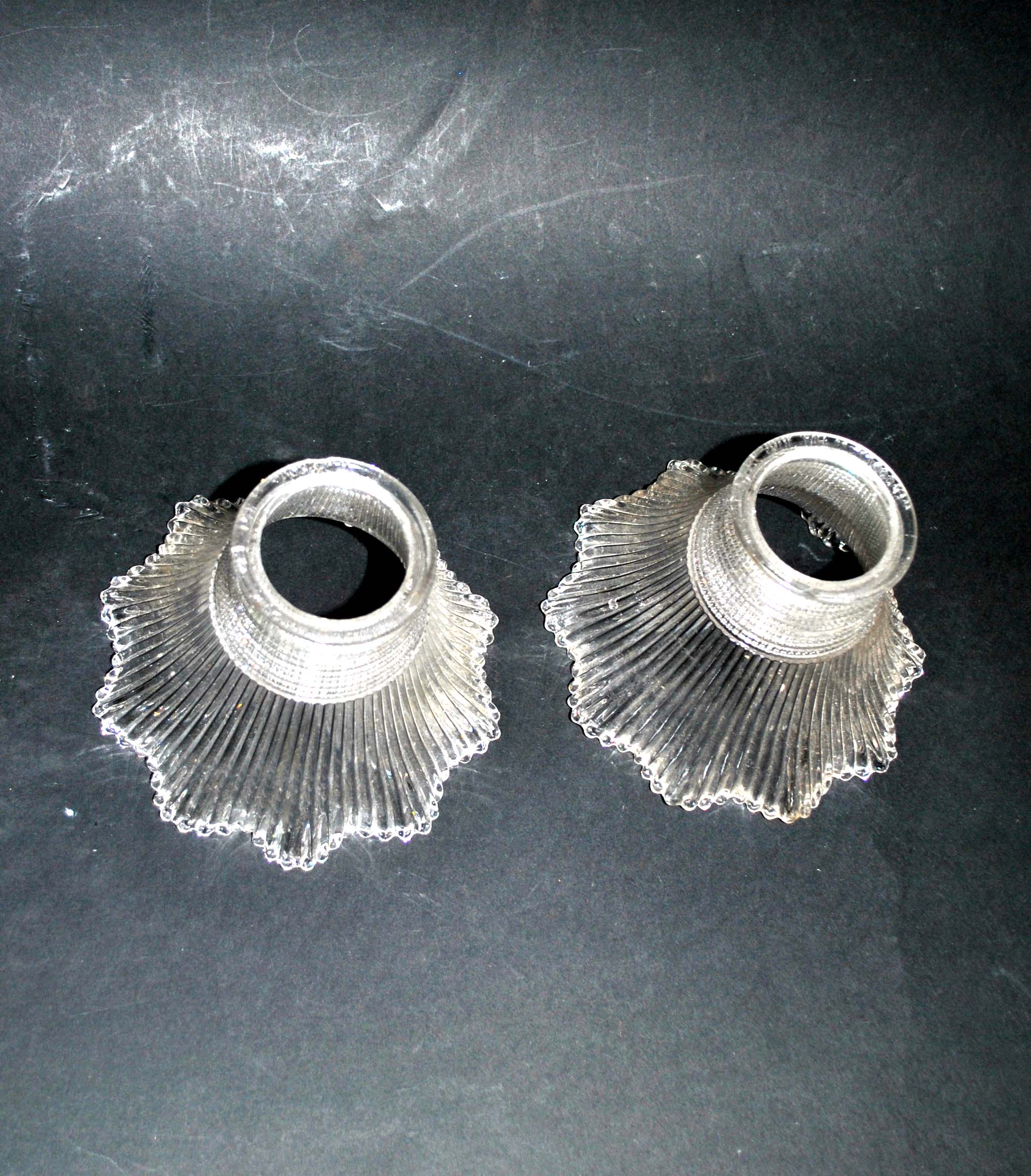 Set of 2 glasses of lamps