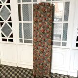 Screen old wood and flowery fabric