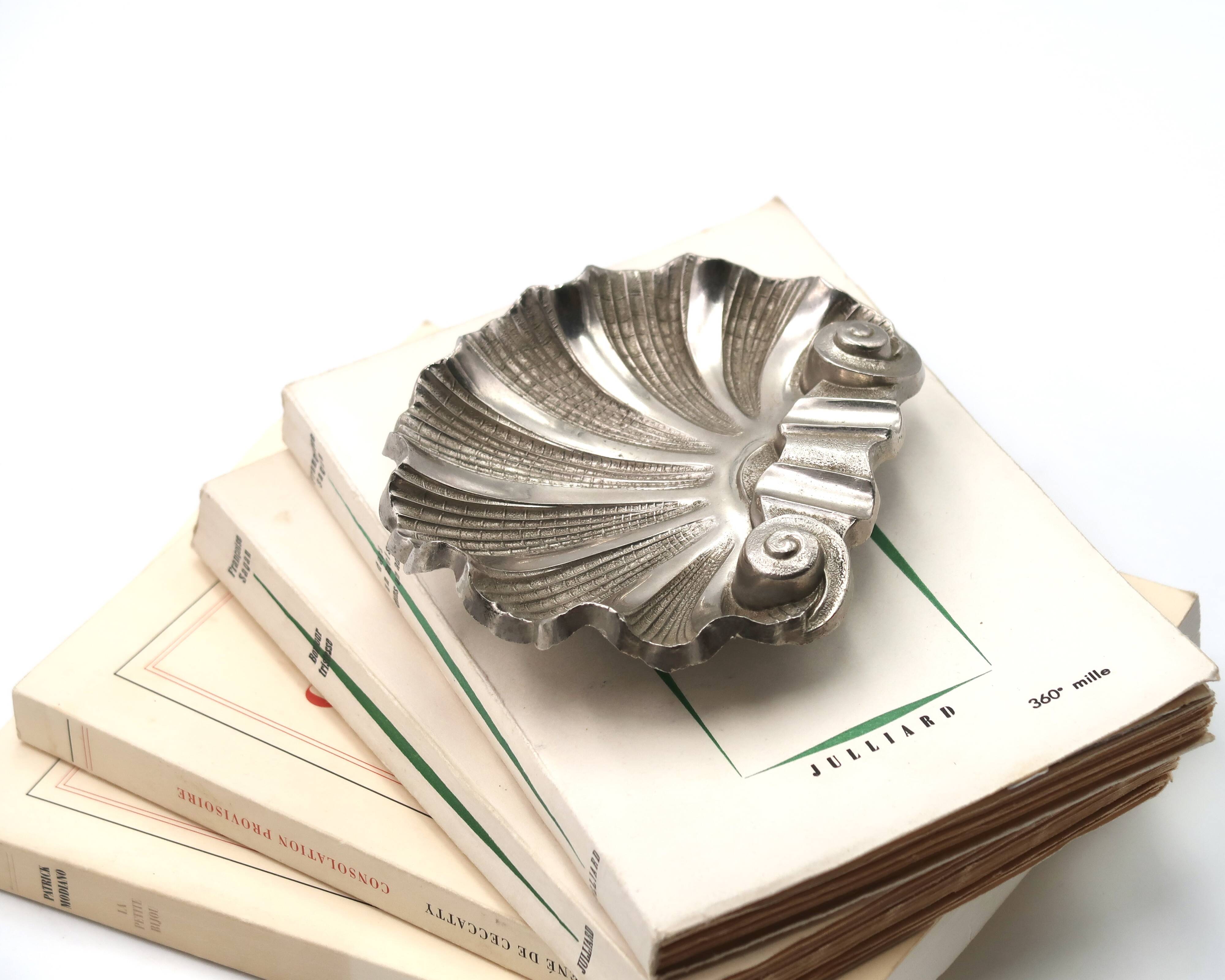 Cendrier Art deco en forme de coquillage en métal argenté