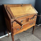 Slope desk / hump desk