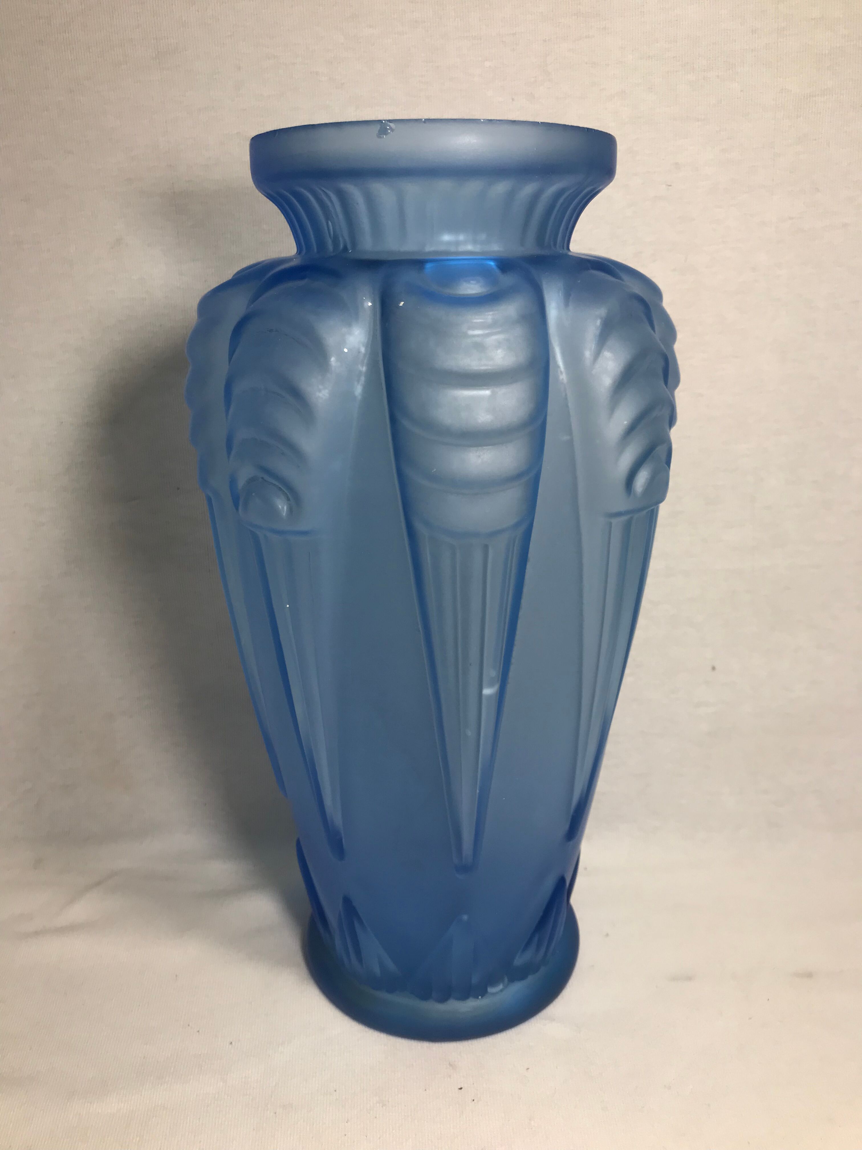 Ancien vase art deco verre moulé bleu années 30 france signé vintage