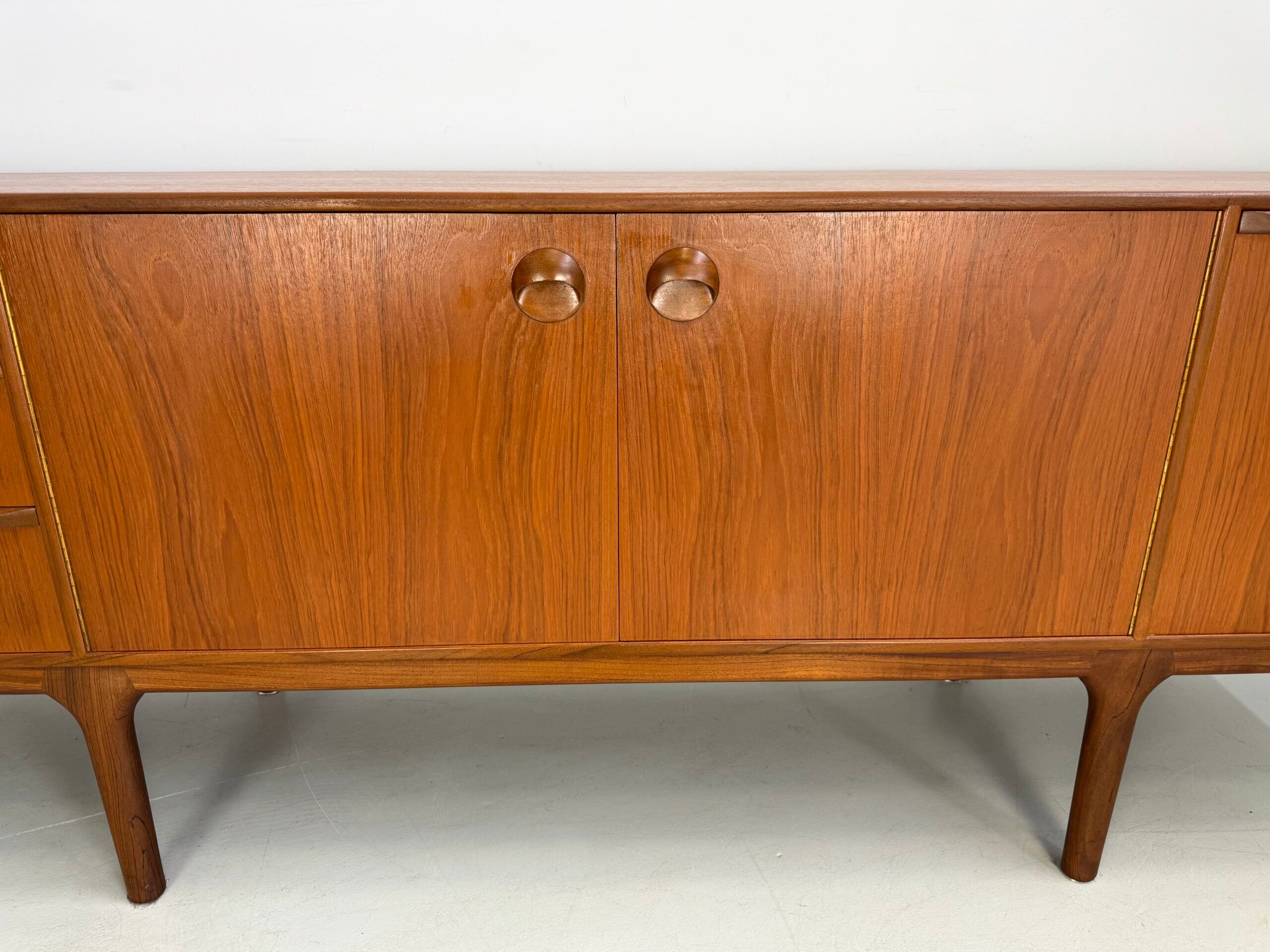 Vintage sideboard McIntosh "Torpedo"