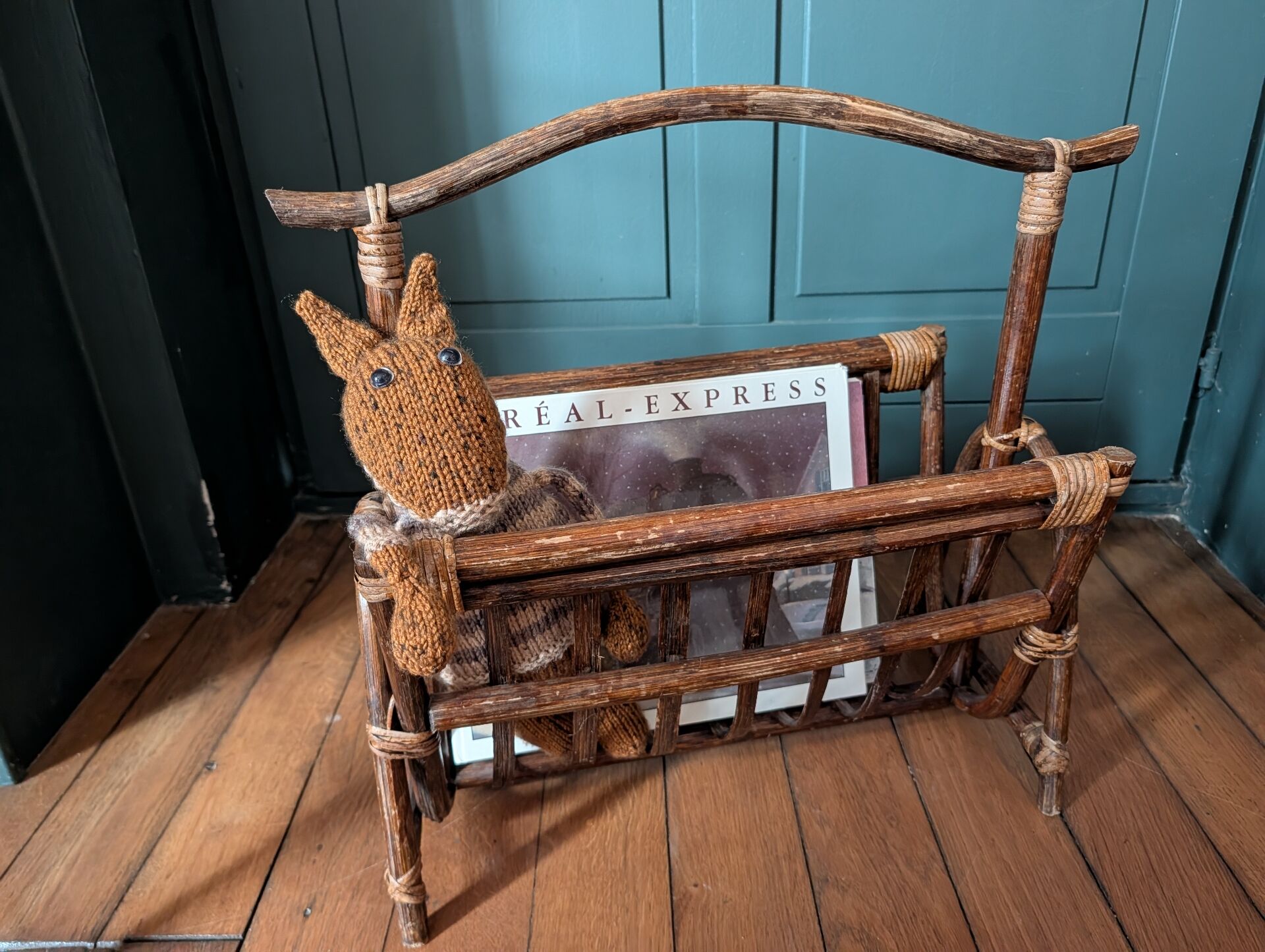 Vintage magazine rack in rattan and bamboo – 1960s/70s