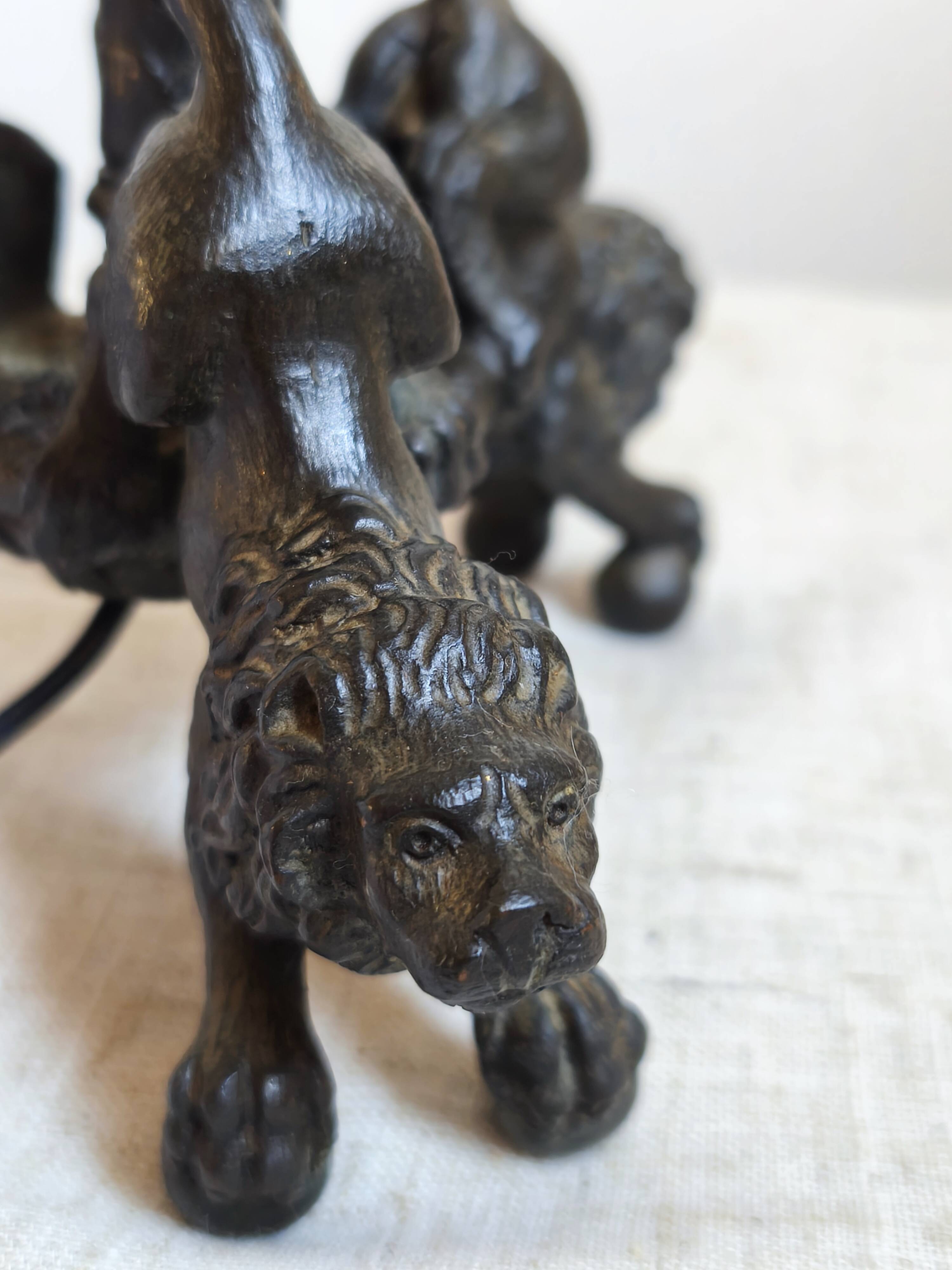 Vintage table lamp in patinated bronze with lion decor, 1950s.