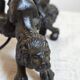 Lampe de table vintage en bronze patiné à décor de lions, années 1950