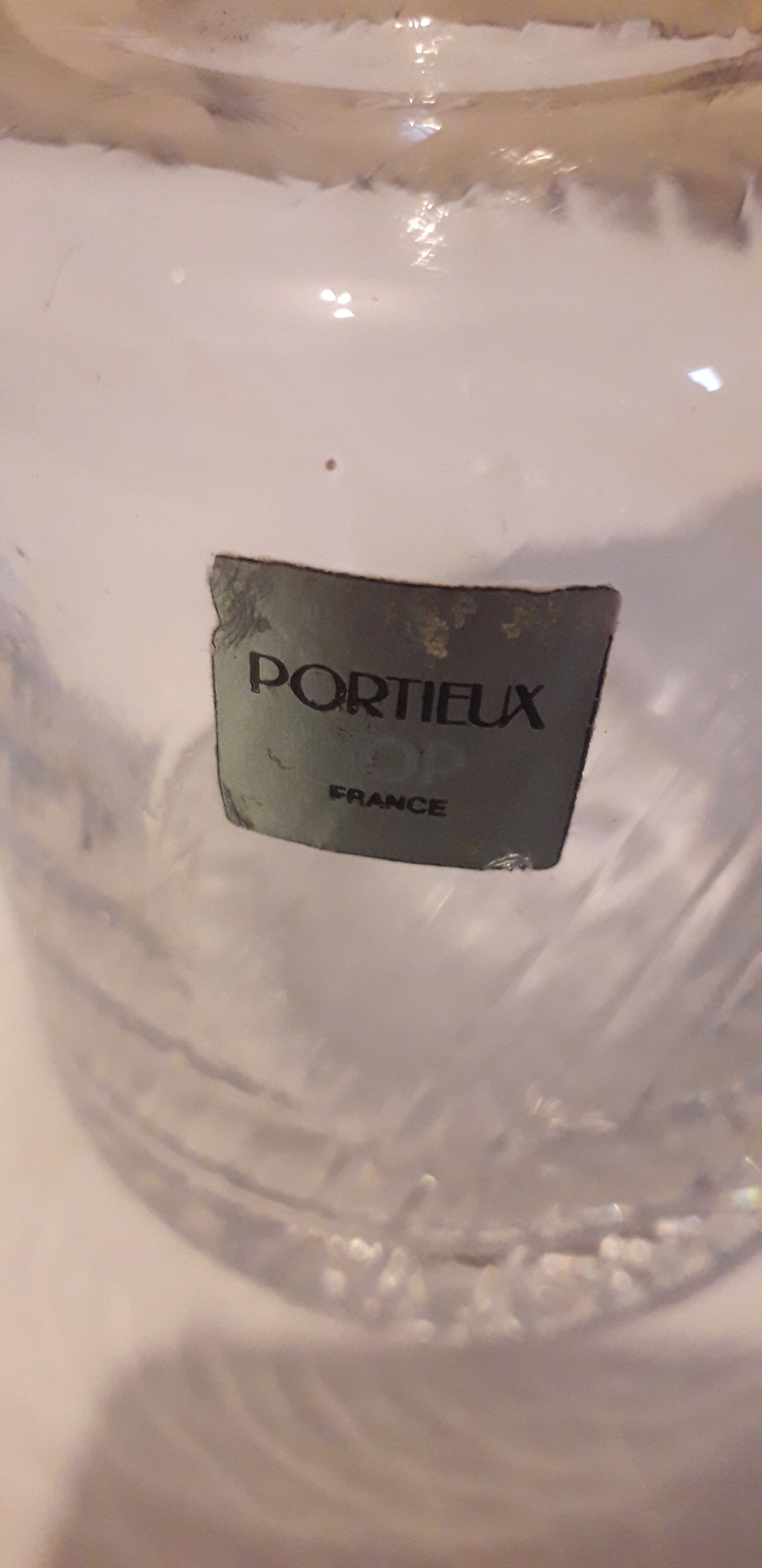 Portieux engraved glass liquor decanter with pretty cap