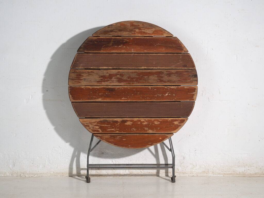 Table de jardin pliante ancienne en bois et fer – Europe centrale, vers 1950