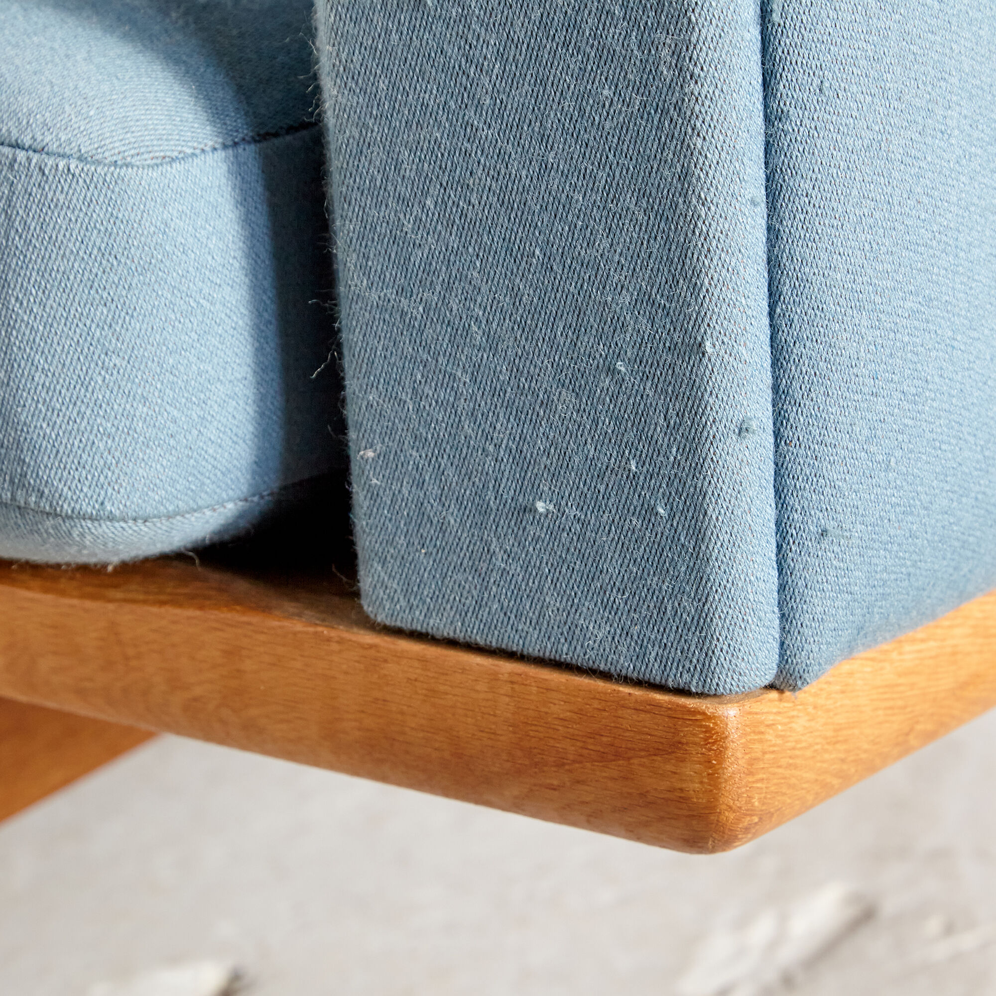 Hans J. Wegner Model GE-236/3 three-seater sofa