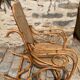 Rocking-chair vintage en rotin canné