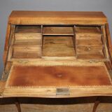 Bureau dos d'âne Louis XV en noyer XVIII siècle