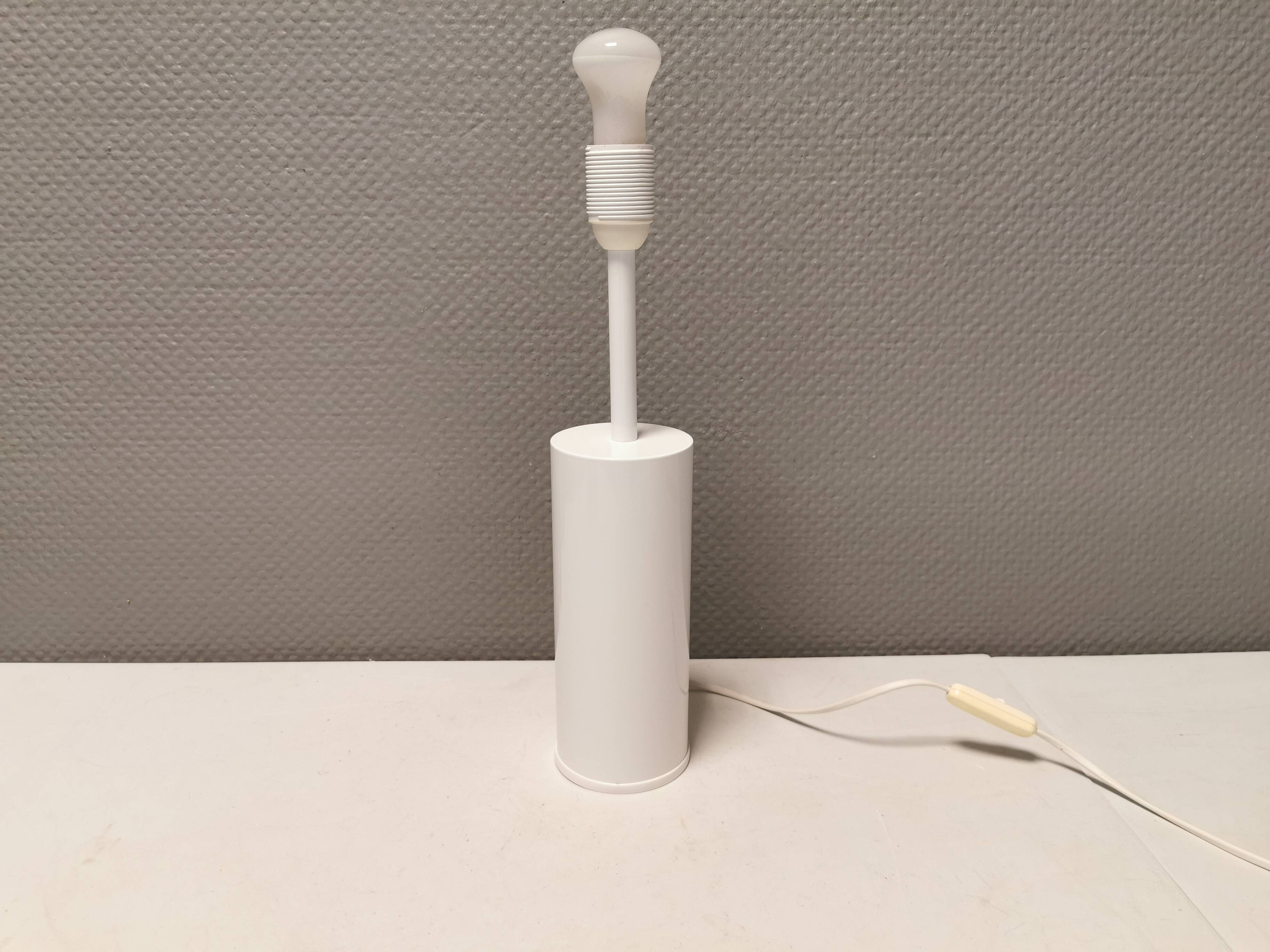 Classic table lamps in white lacquered metal from Danish Horn lighting 1980-90s.