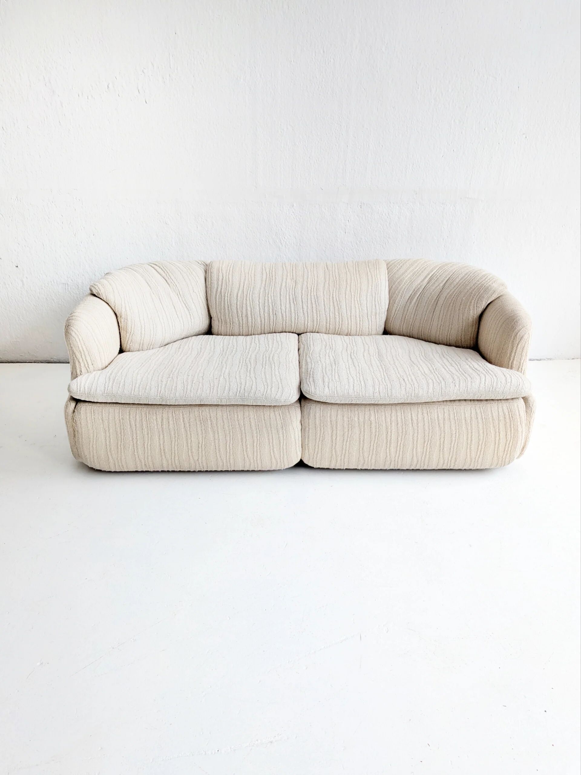 'Confidential' sofa by Alberto Rosselli for Saporiti 1970s