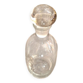 Carafe ancienne verre épais gravé