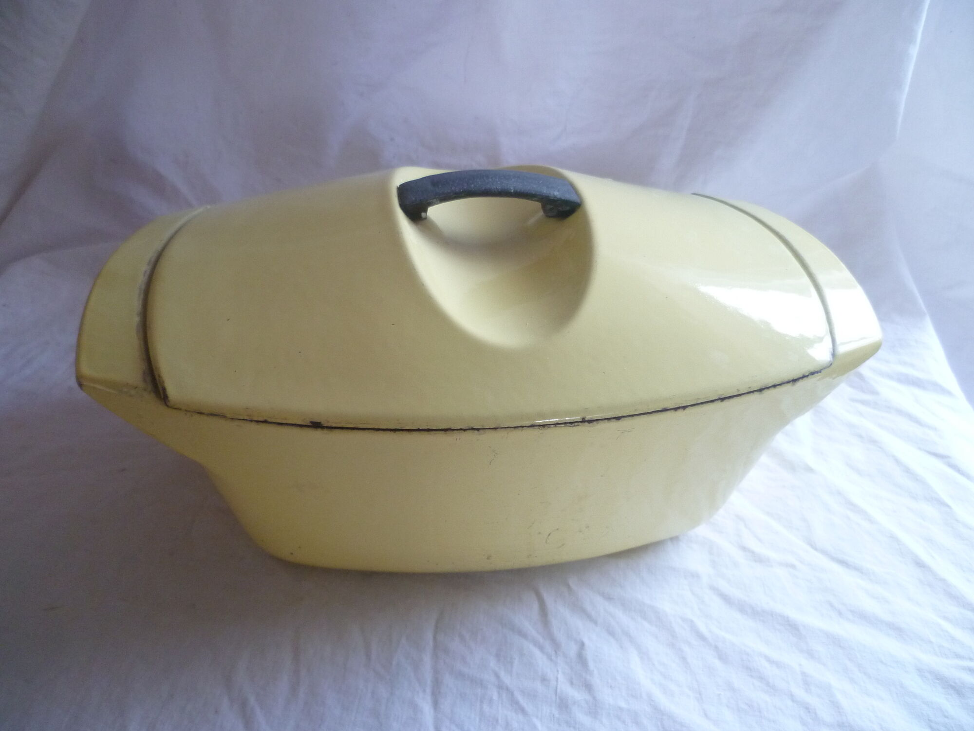 Dish casserole in yellow cast iron years 50/60 raymond loewy number 45