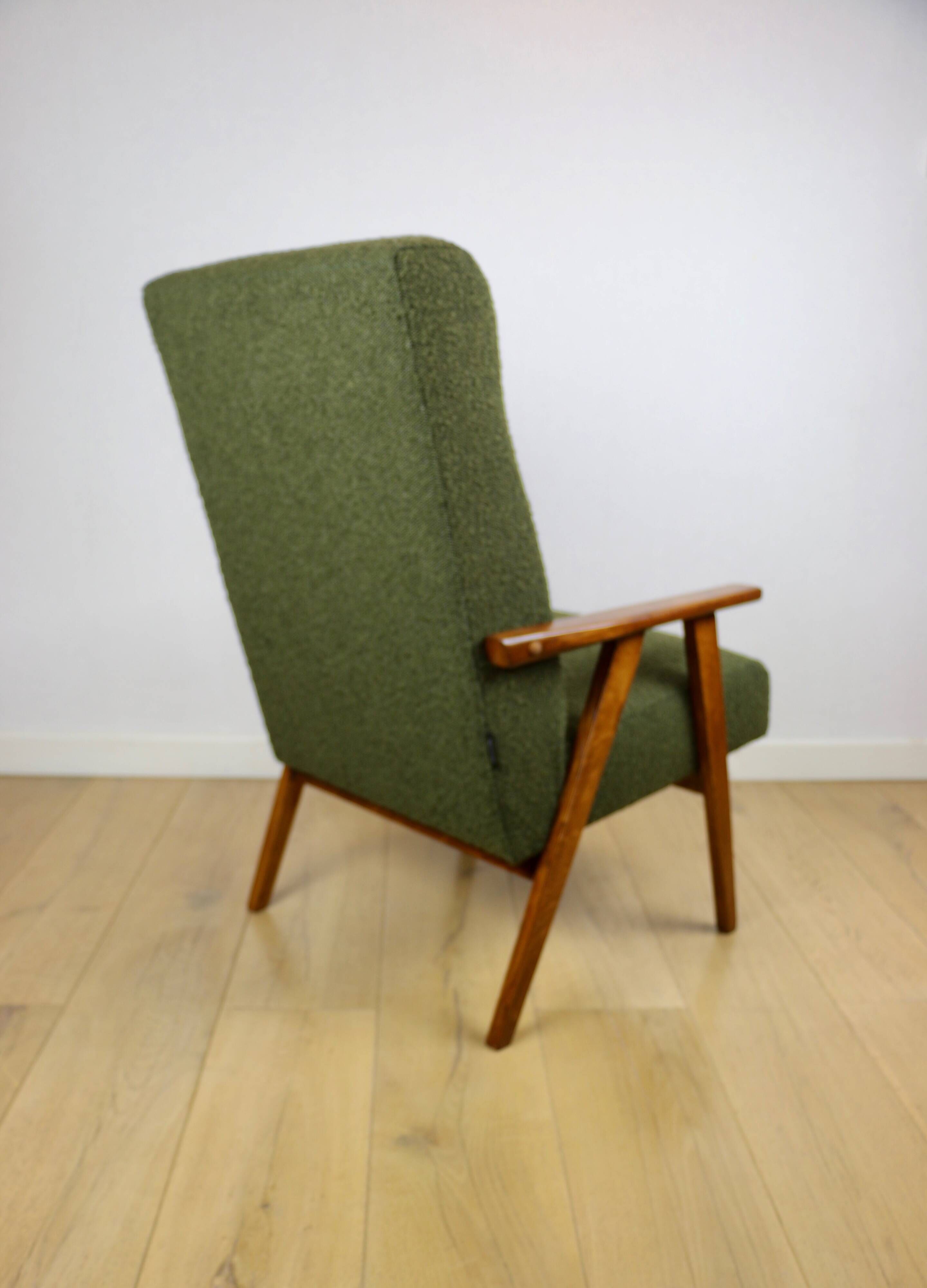 Fauteuil design vintage loft vert olive bouclé haut