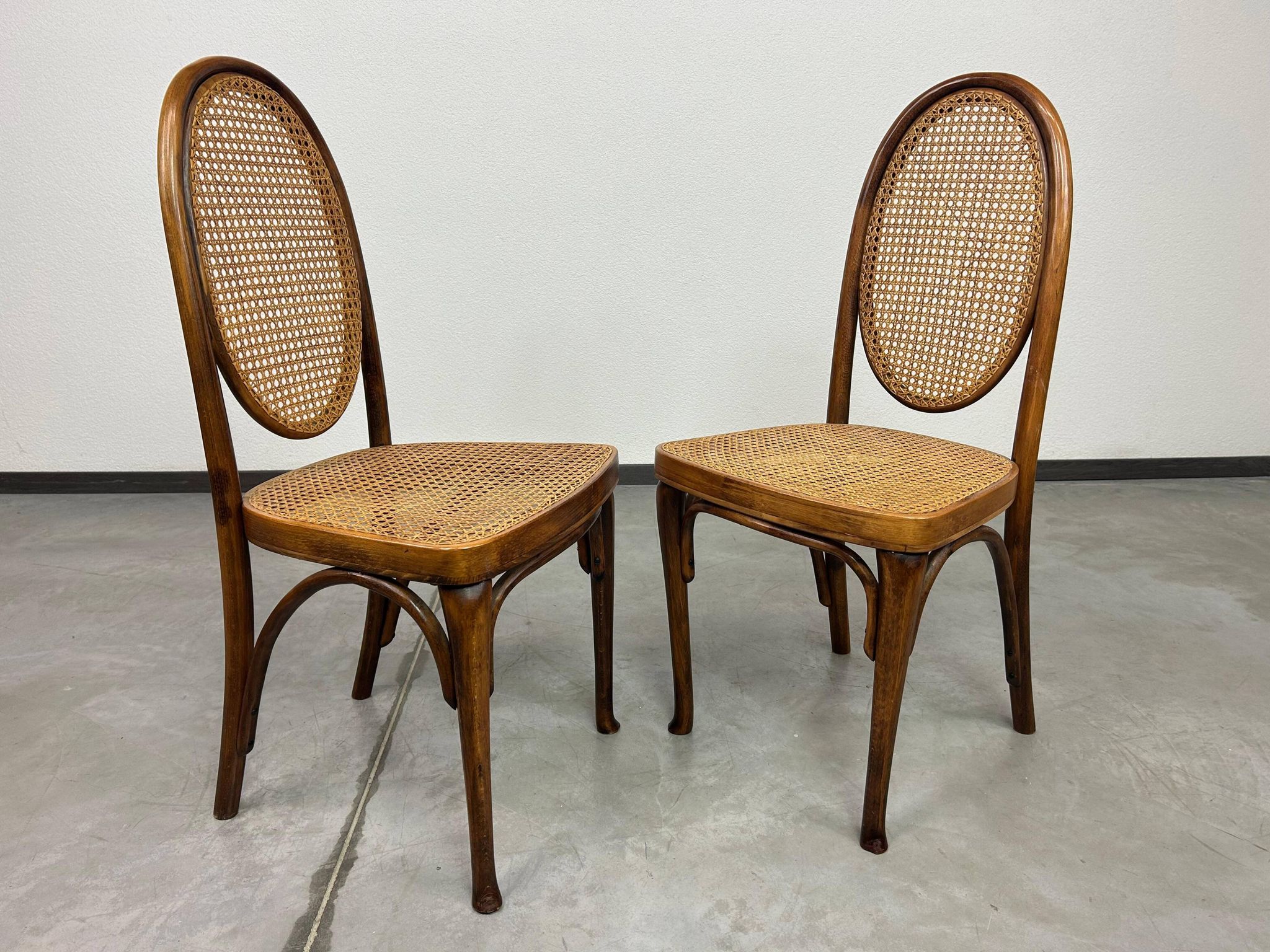 Thonet chairs no. 567 by Otto Prutscher for Café Heinrichshof