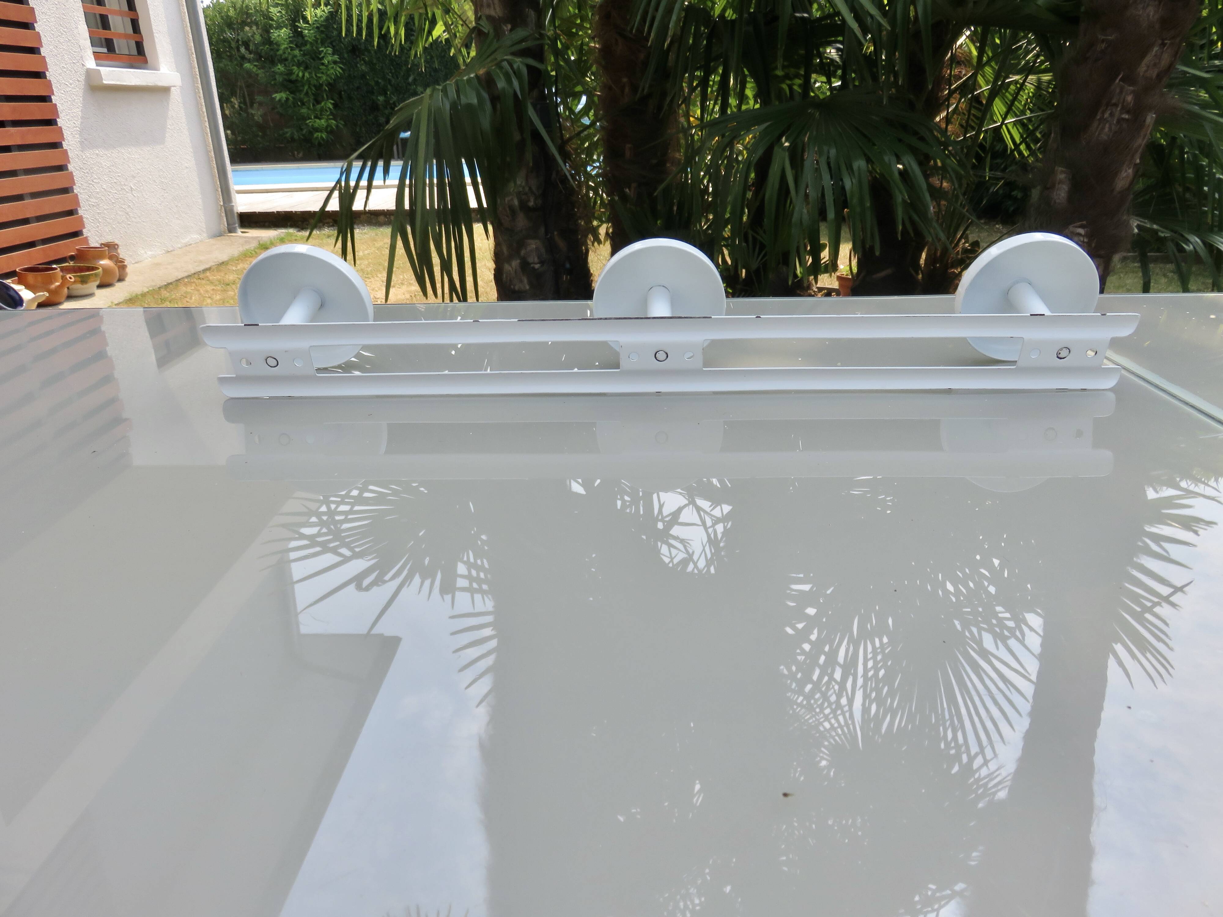 White lacquered metal wall coat rack, 3 hooks, 80s