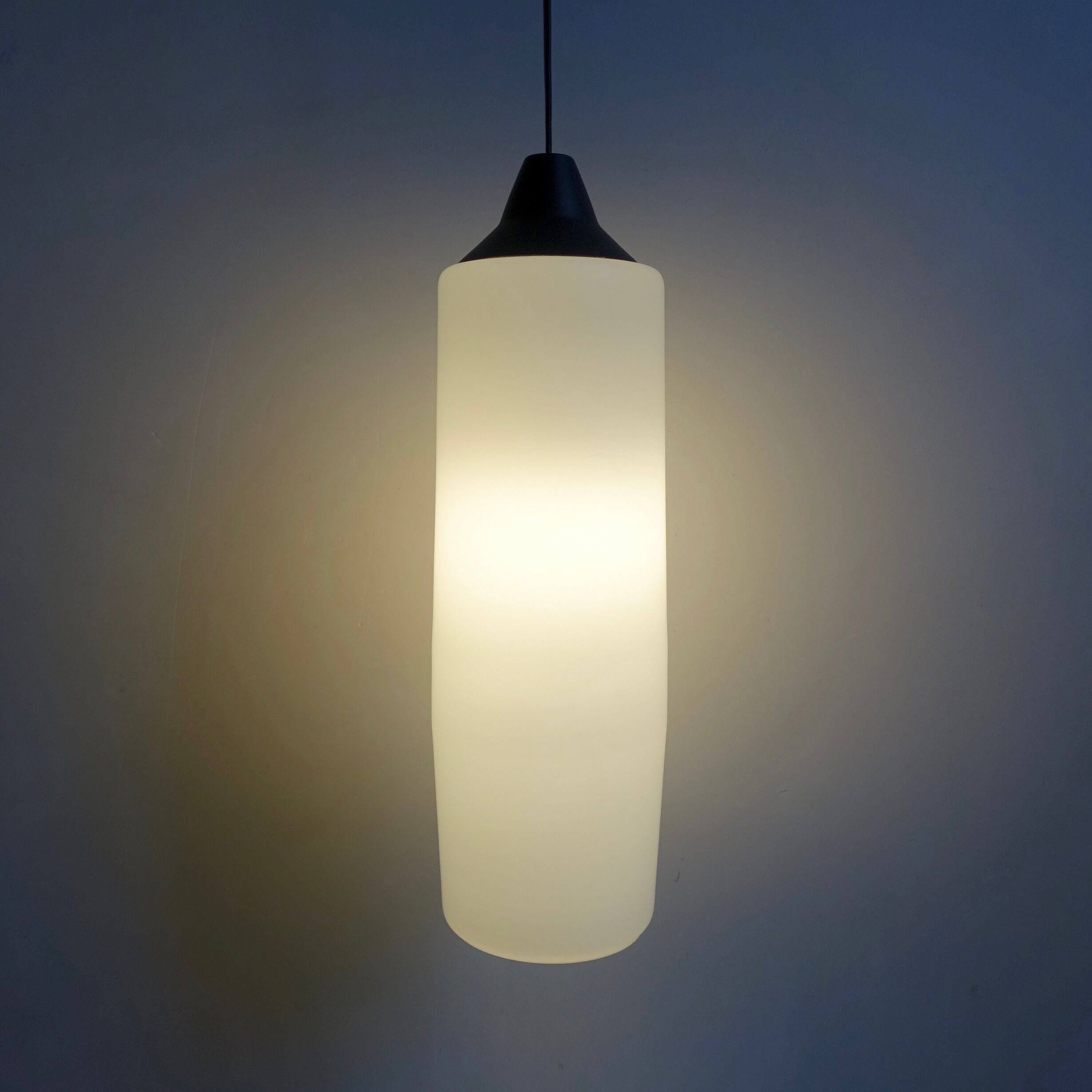 Vintage "Tube" white opaline suspension