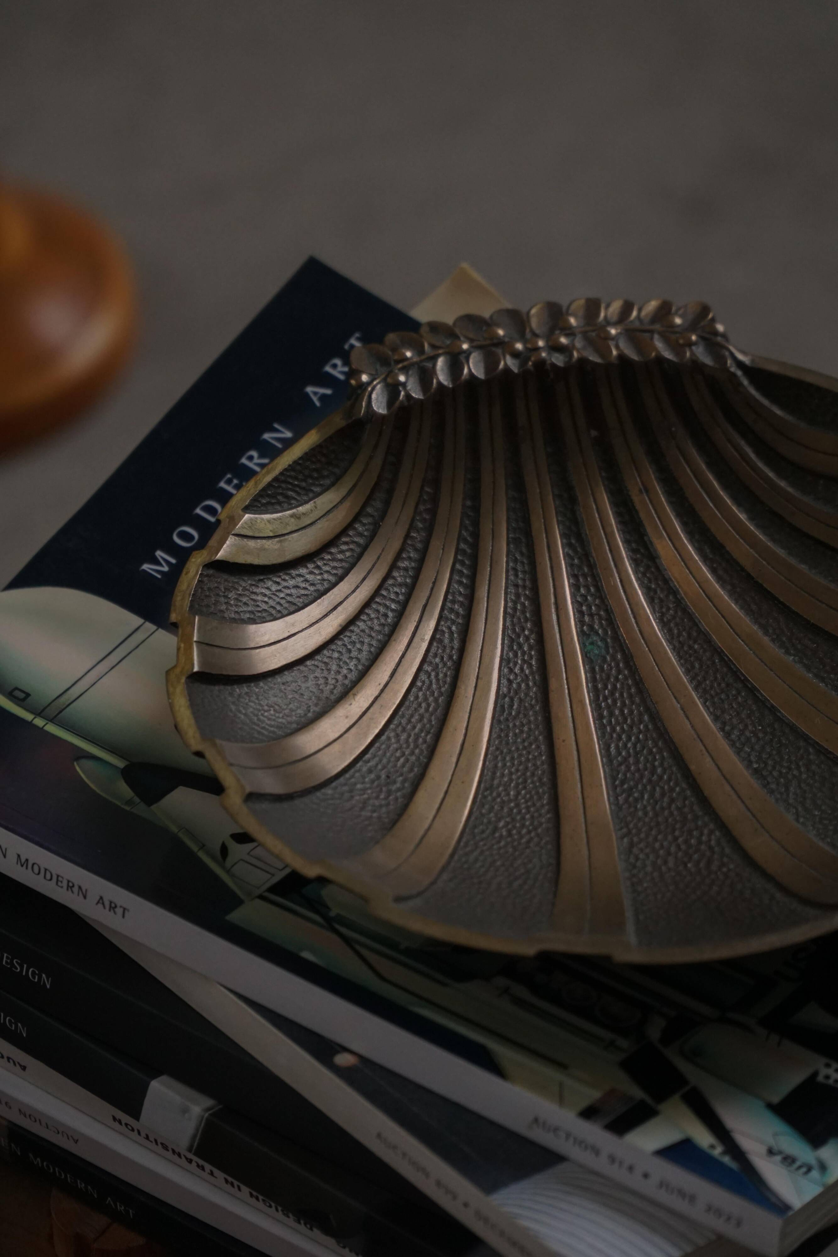 Danish Art Deco decorative shell bowl in bronze, 1930s–1940s.