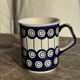 Mug en grès émaillé bleu de Bolesławiec H9,5 D11