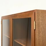 Armoire danoise en teck avec portes vitrées attribuée à Kai Winding, années 1960