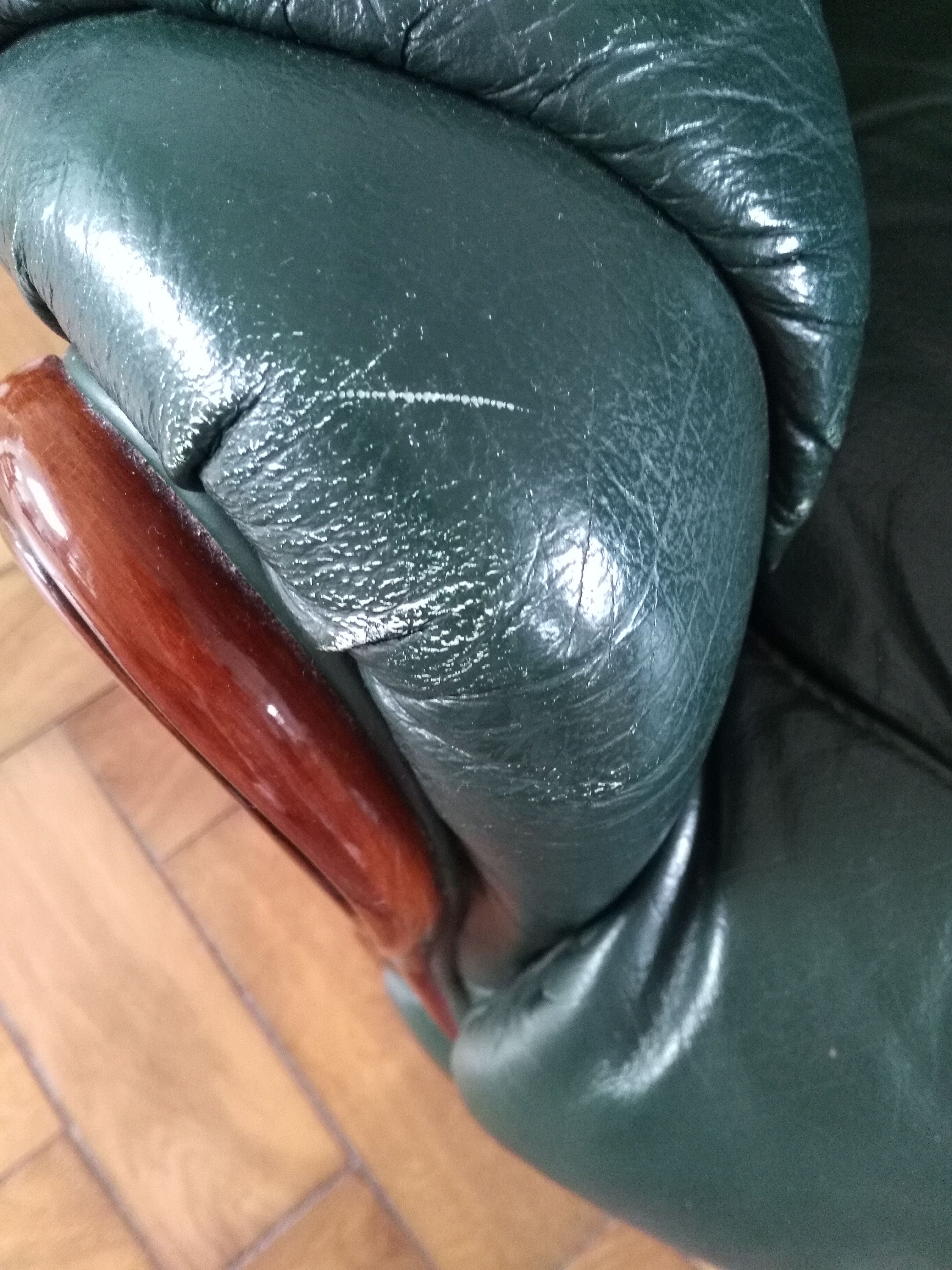 Duo de fauteuils cuir années 1980