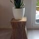 Tabouret coffre en teck naturel brun et noir.