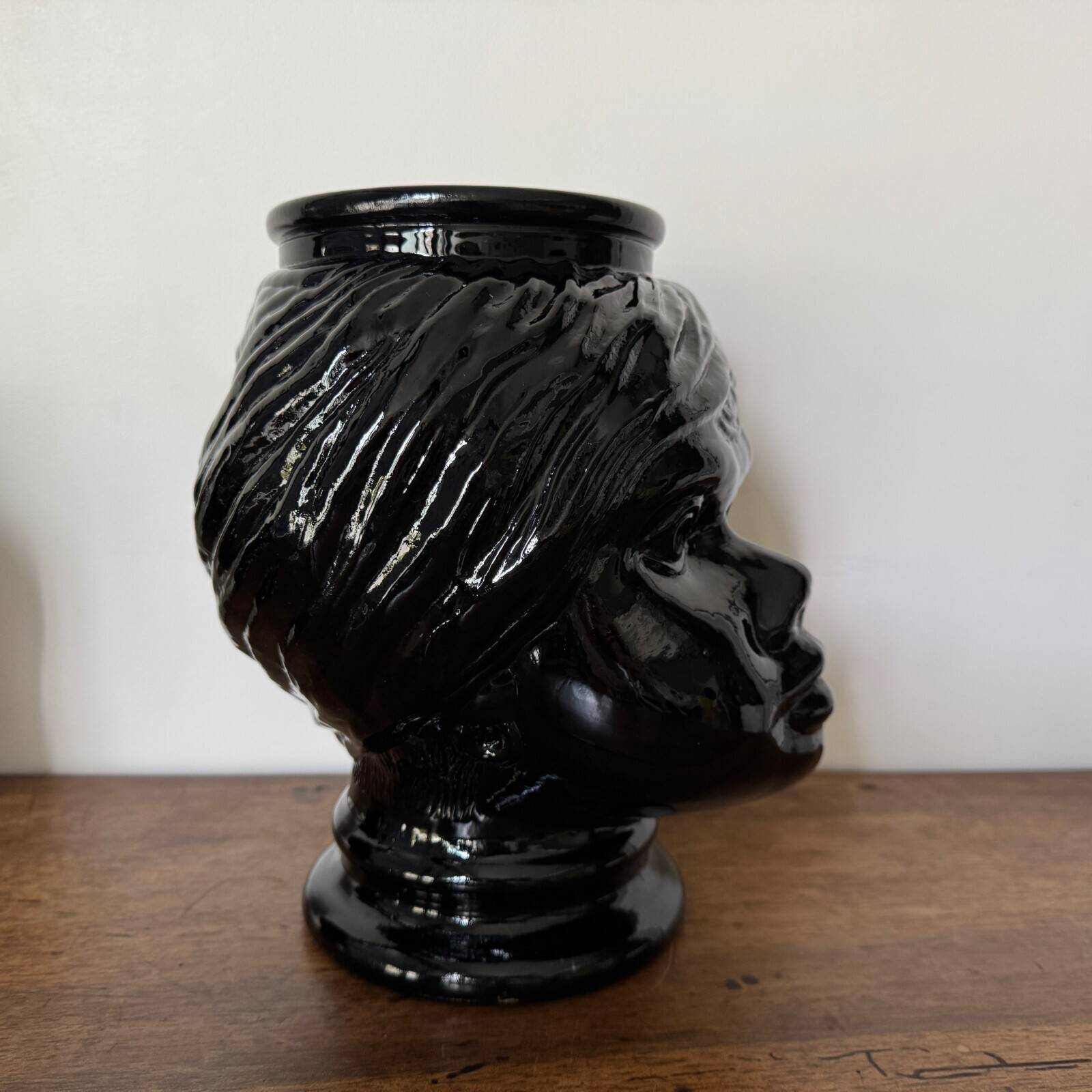 2 glass heads representing Moors