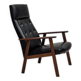 Fauteuil danois des années 1970, en simili cuir noir, bois de teck.