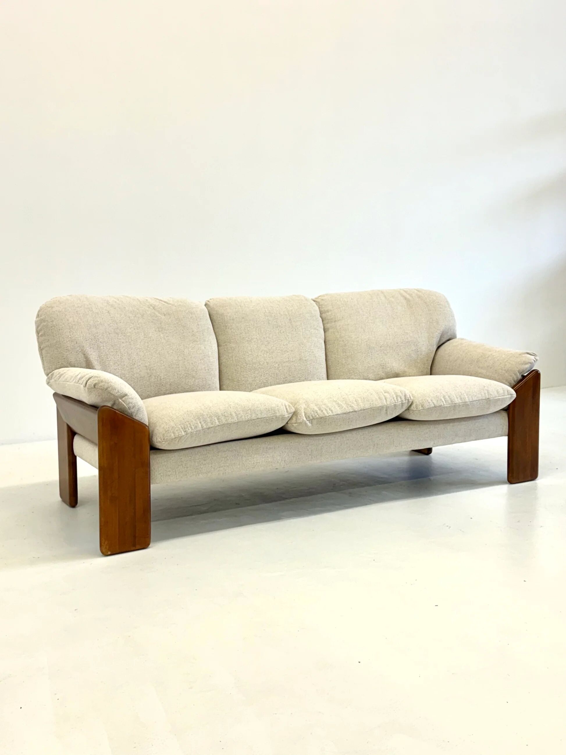 Cream Sapporo sofa by Mario Marenco for Mobil Girgi