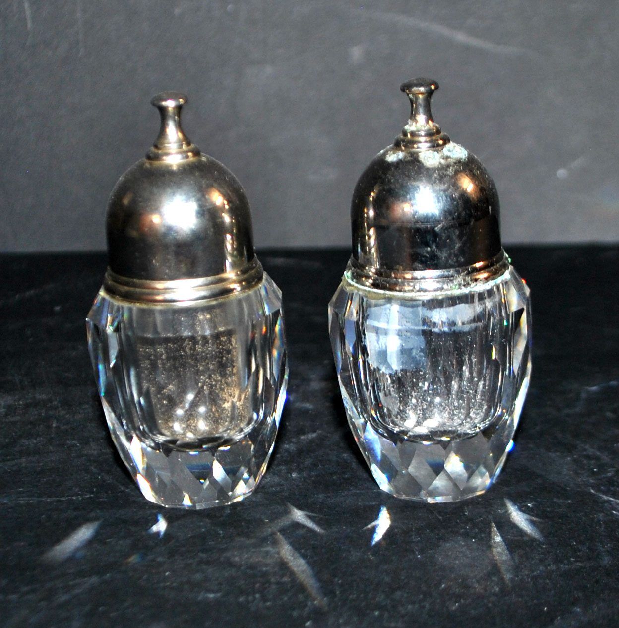 Swarovski lot salière en cristal taillé à facette sel poivre signé SC design 1980