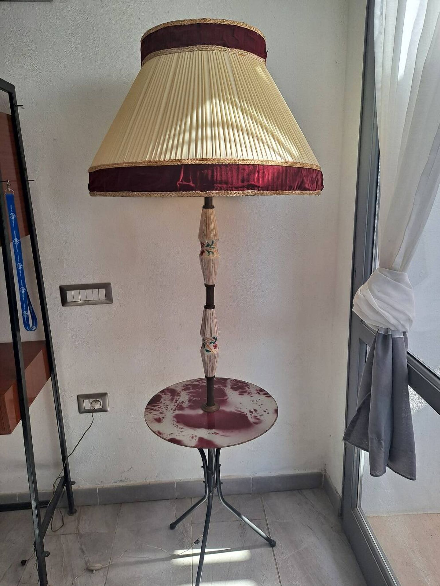 Lampadaire/table tripode italien en laiton et céramique années 1950
