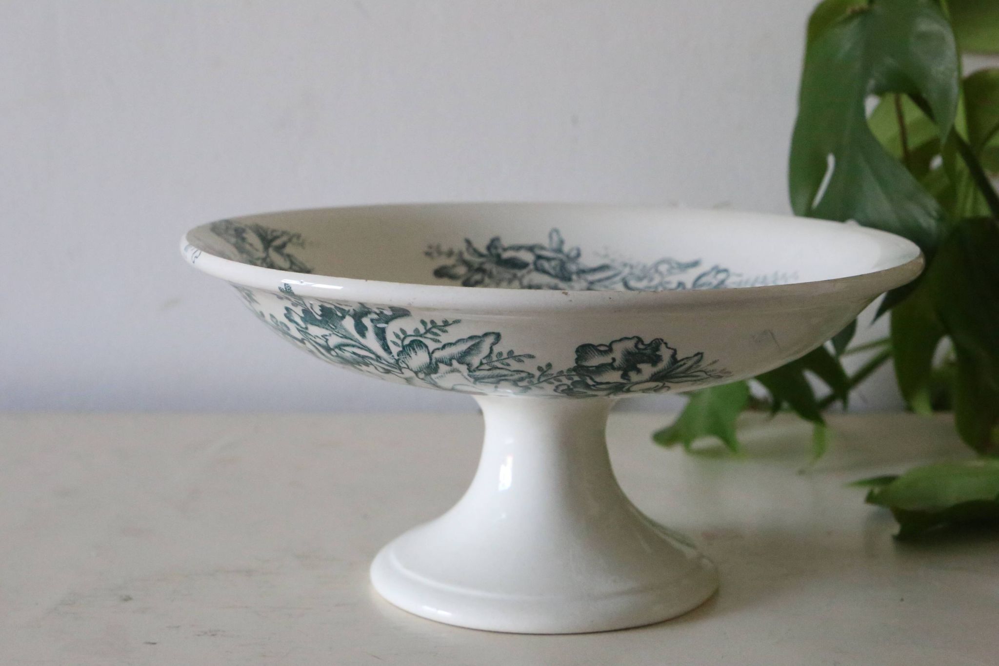 Floreal fruit bowl, from the Faïencerie Nouvelle de Givors, iron earth