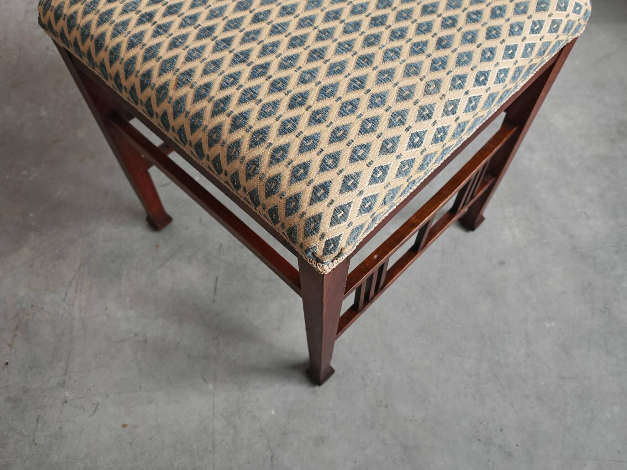 Jugendstil stool in beech and mahogany attributed to Otto Wagner, 1910s.