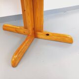 Vintage round pine table from the 60s and 70s with extensions