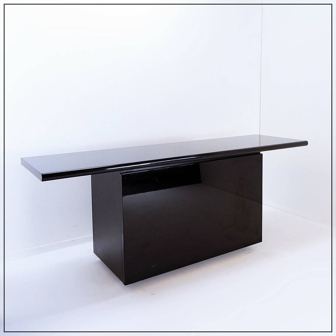 Buffet Acerbis laqué noir - Série Sheraton, années 1980