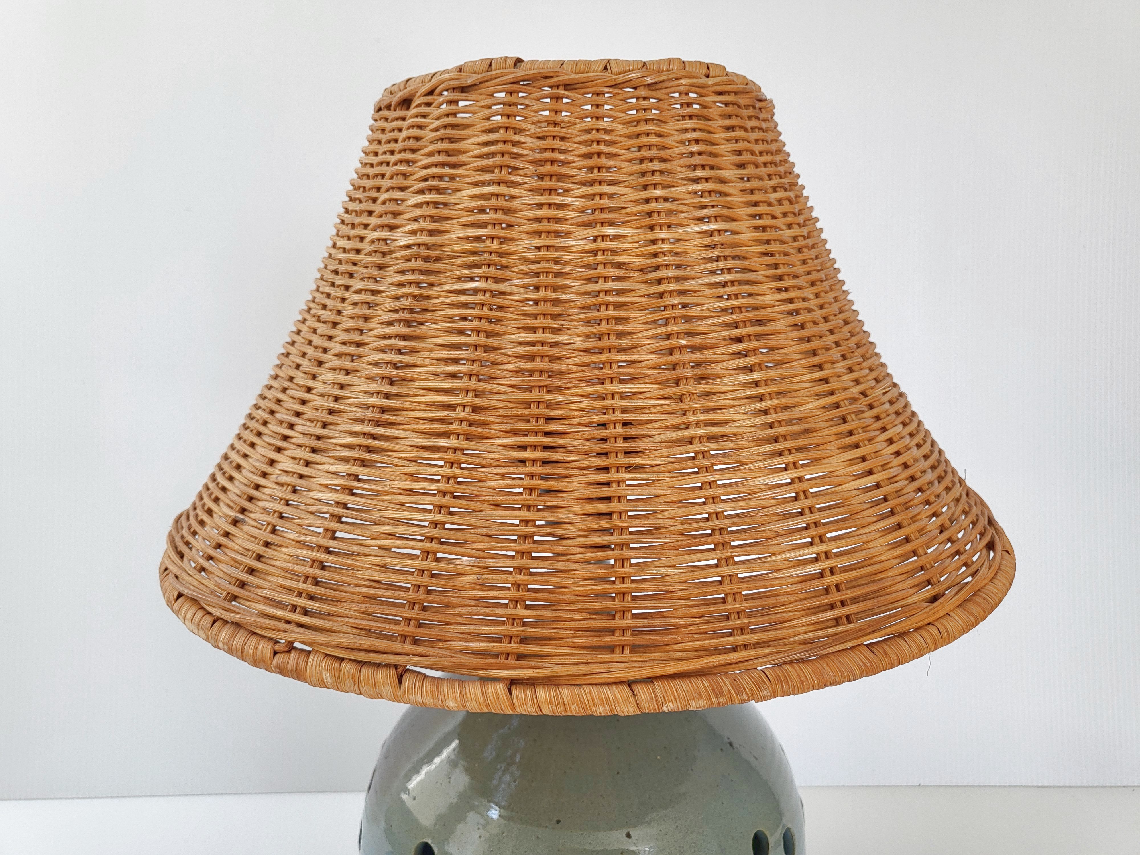 Vintage lamp in stoneware & rattan 1970