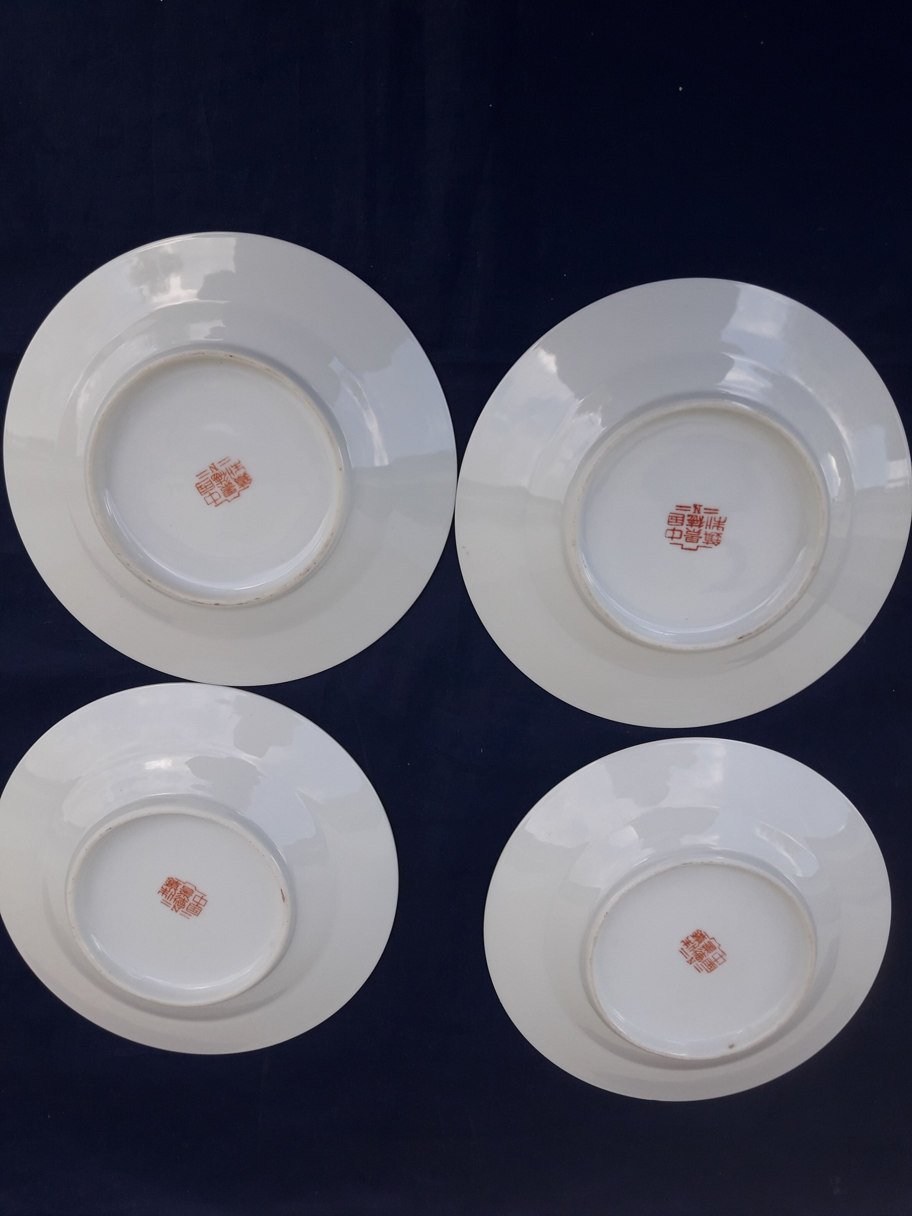 4 old small Chinese plates diam 15 cm