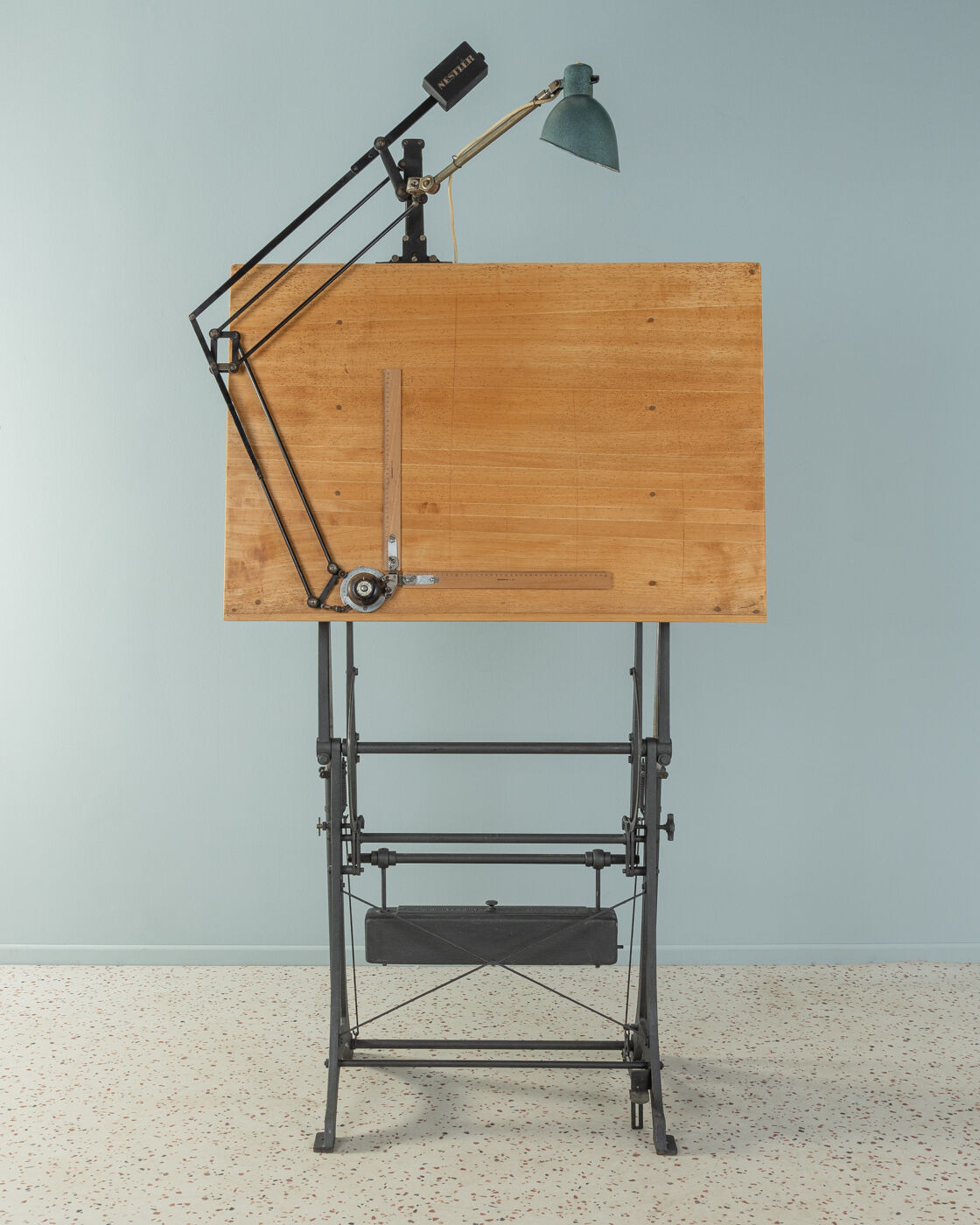 Unique drawing table, nestler