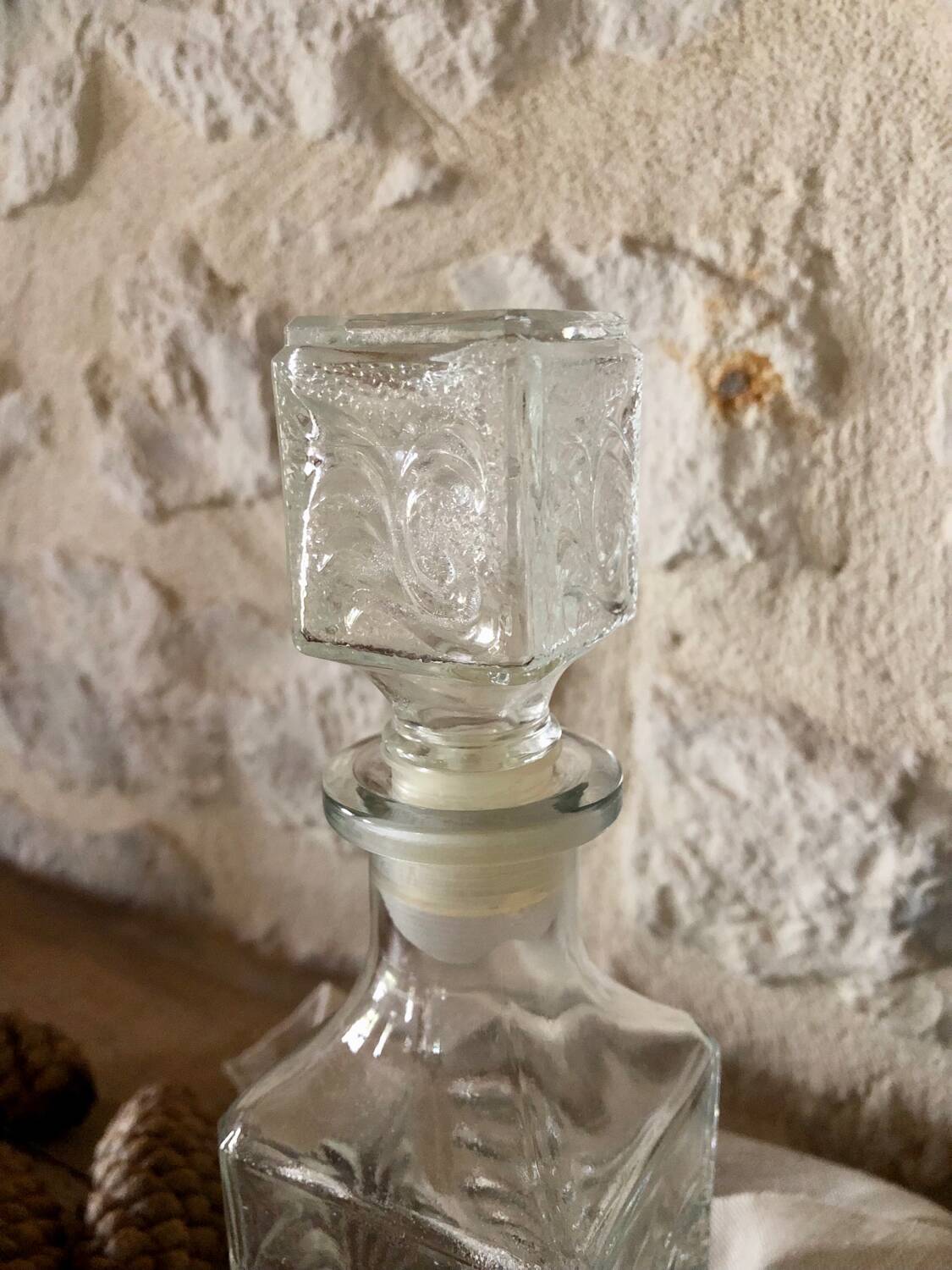 Glass spirits decanter