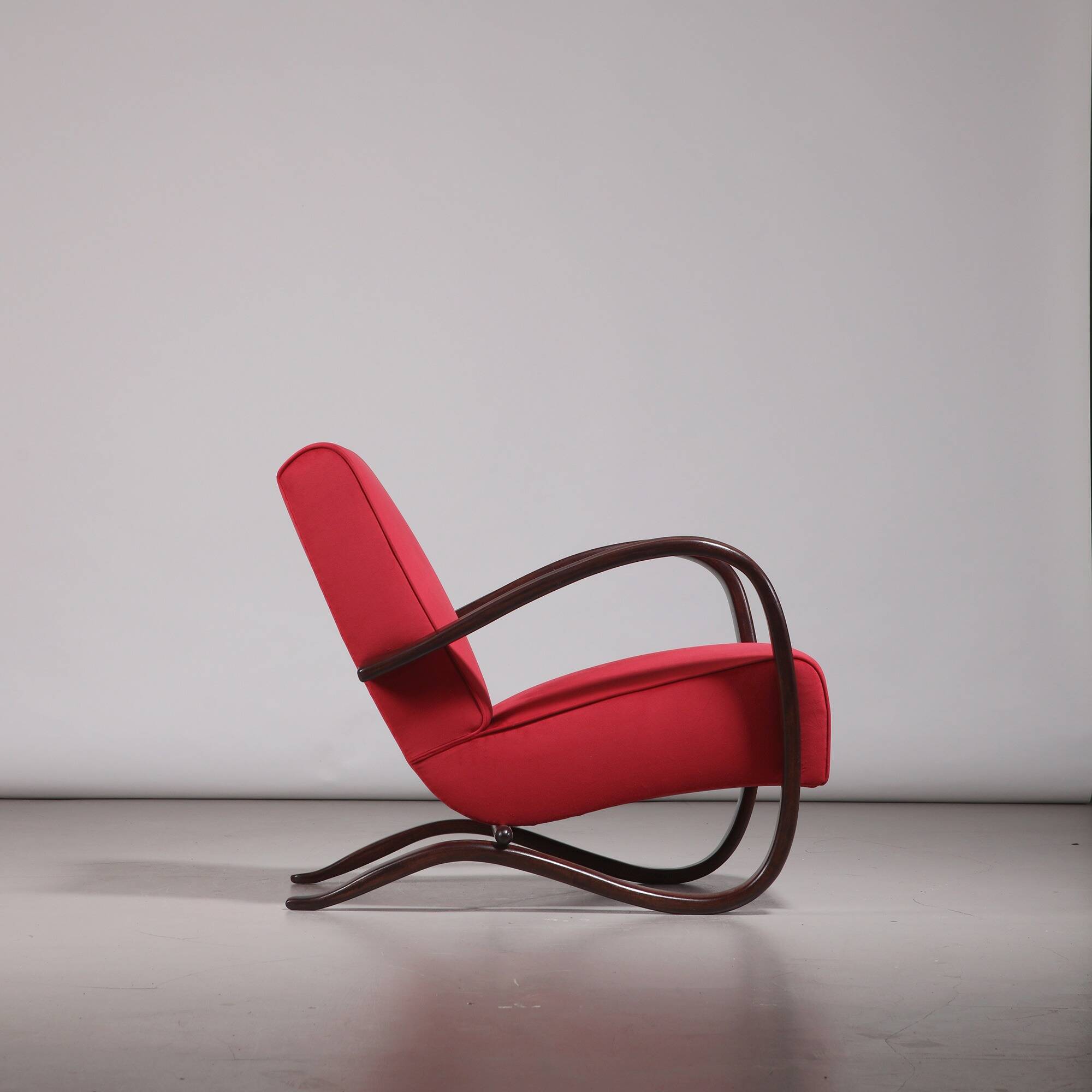 Jindřich Halabala ‘H-269’ Armchair in Red Velvet and Stained Beech, 1930s