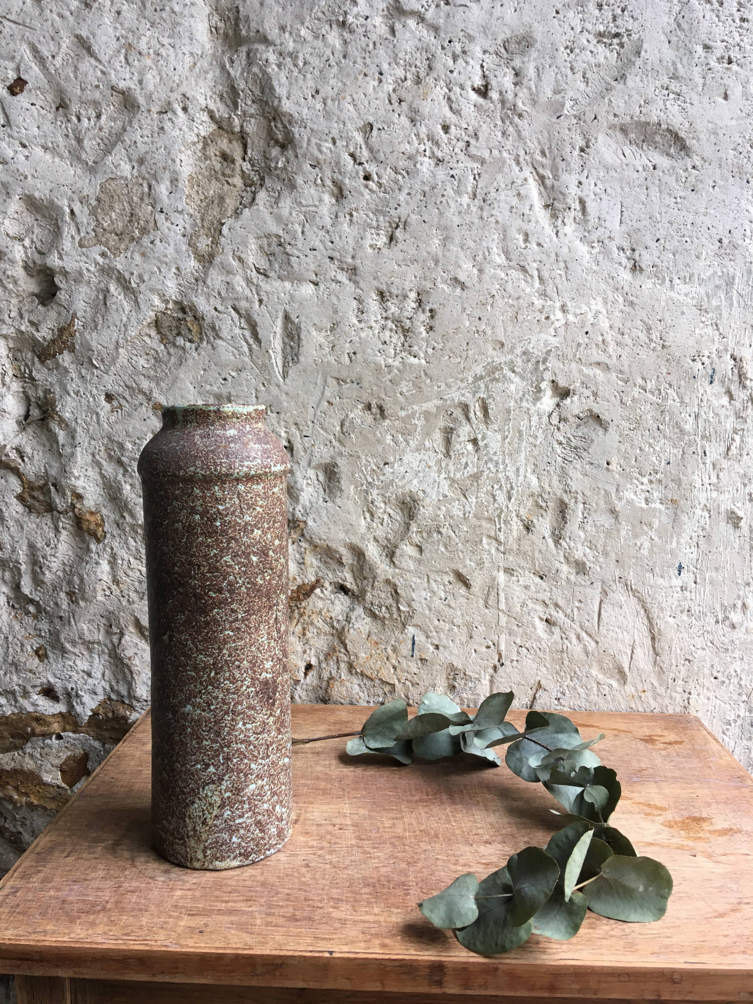 Vase en grès moucheté signé