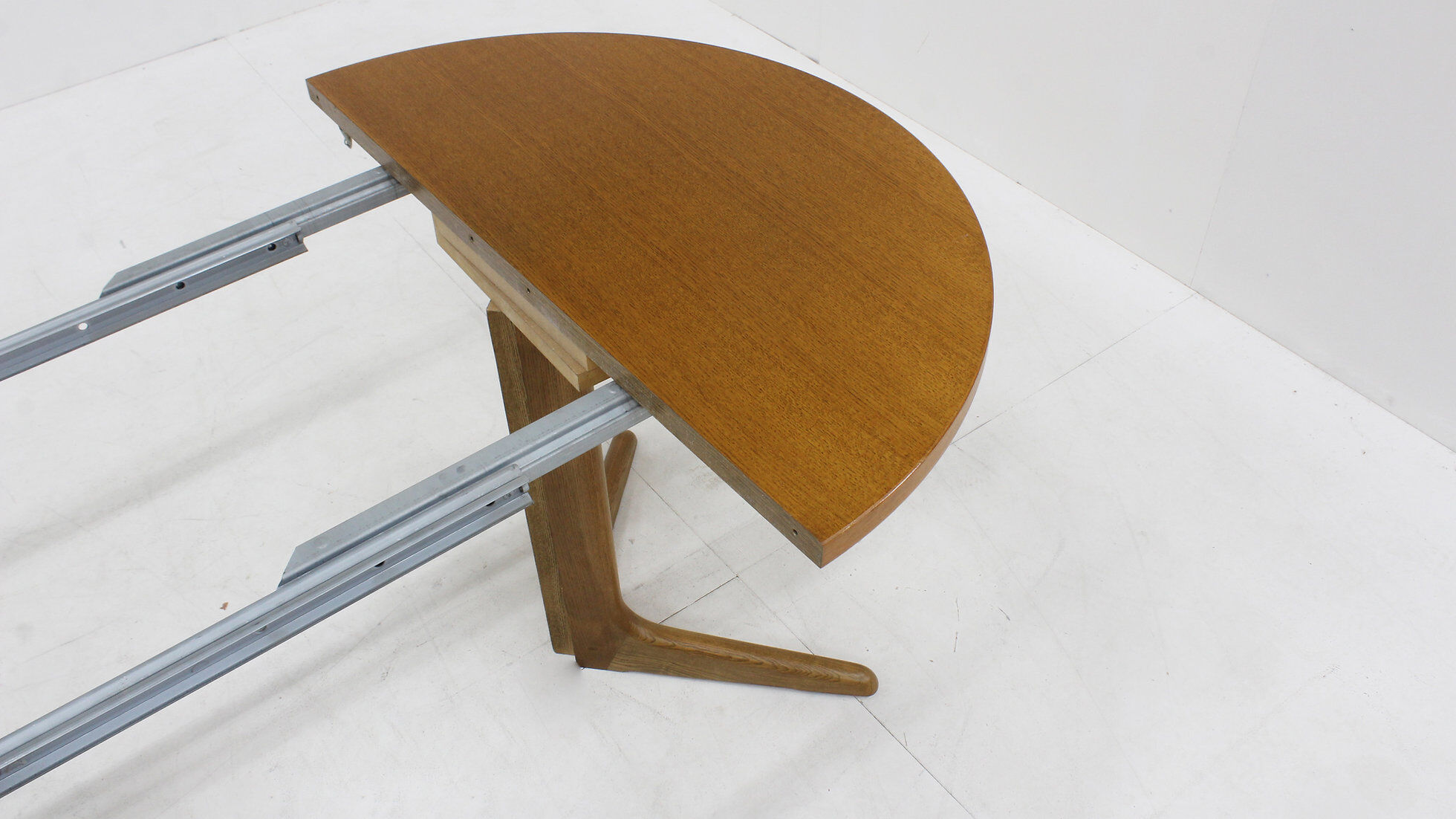 Table à manger ronde extensible danoise vintage des années 1960