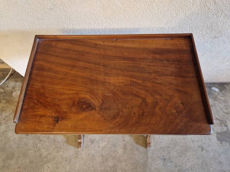 Nightstand or reading table in walnut from the Louis Philippe period, 19th century.