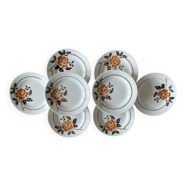 8 assiettes plates anciennes en faïence de Saint-Amand (Nord)