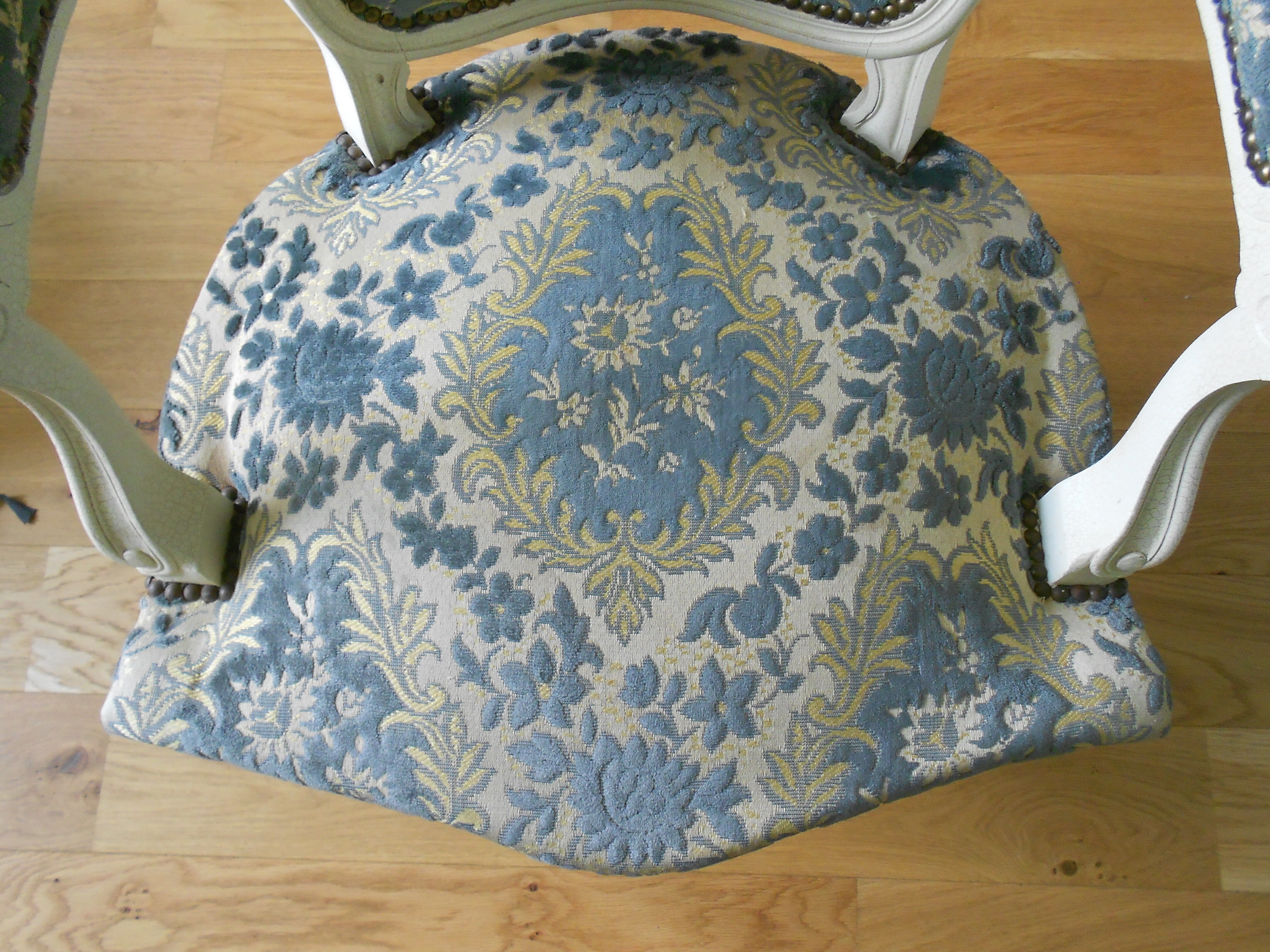 Louis XV-style convertible armchair lined with velvet effect