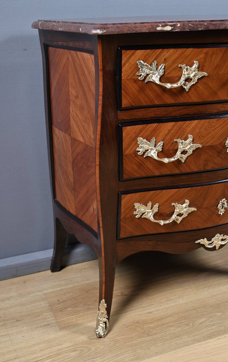 Small marquetry chest of drawers, Louis XV style – mid 19th century