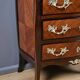 Petite commode en marqueterie, style Louis XV – milieu XIXe