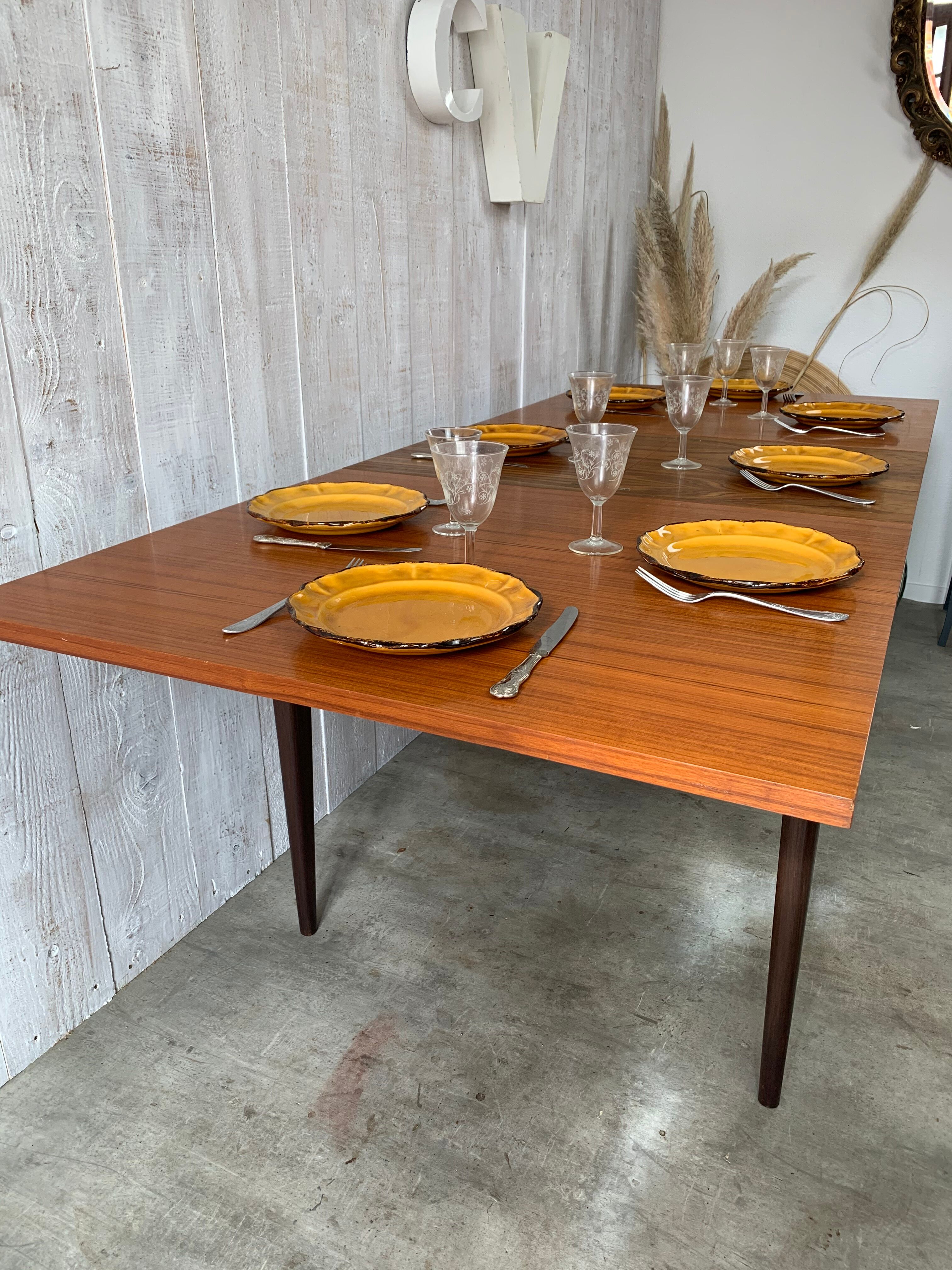 "Butterfly" teak table